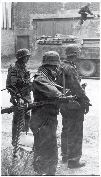 Waffen SS Grenadiers near a Panther