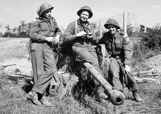 Infantrymen of the Queen's Own Rifles of Canada