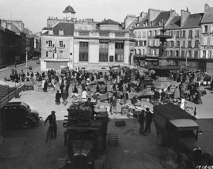 View of the Market at the Place du Chateau