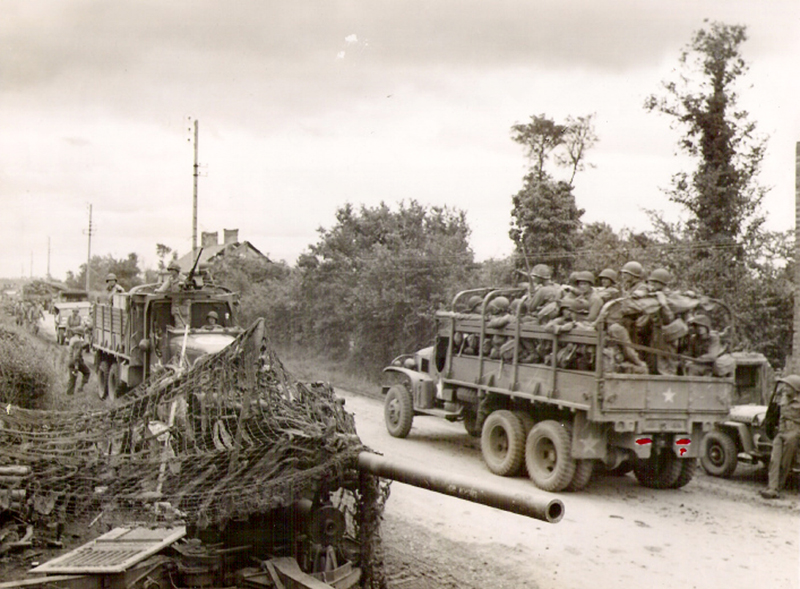 30th Men Passing a 90mm Anti-Aircraft Gun>