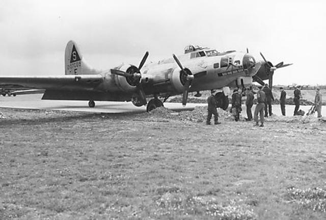 401st Bomb Groub B-17 July 1944