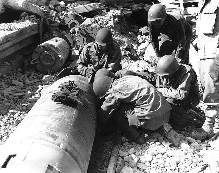 US Army Engineers Disarming a Mine