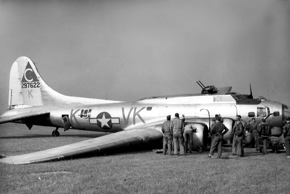 B-17G Crash Landing