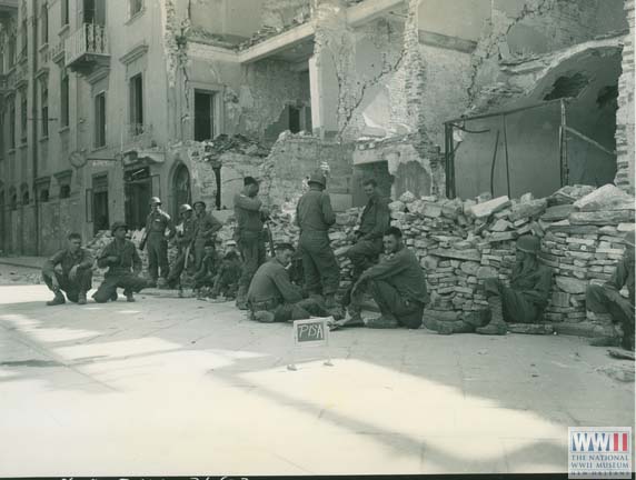 US soldiers in Pisa