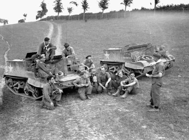 Briefing Universal Carrier Flamethrower Crews