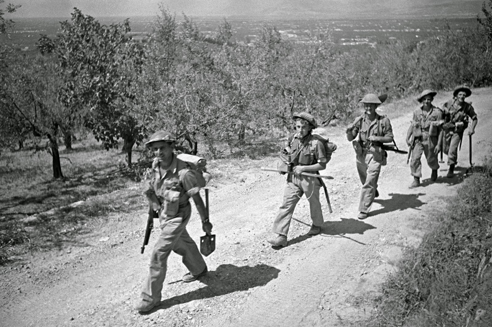 NZ infantry moving