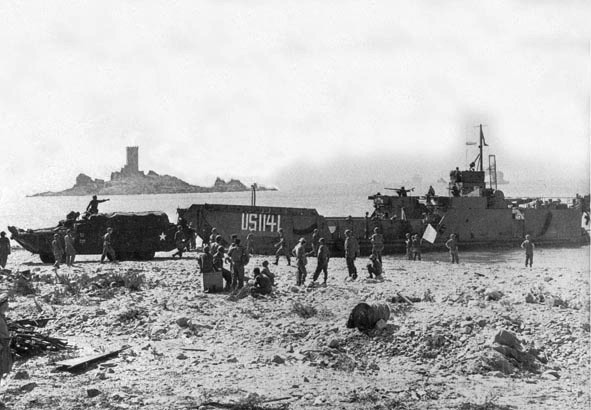 LCT-1141 Unloading at Saint-Raphal