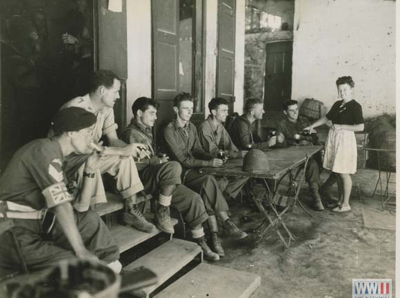 US glider pilots relax