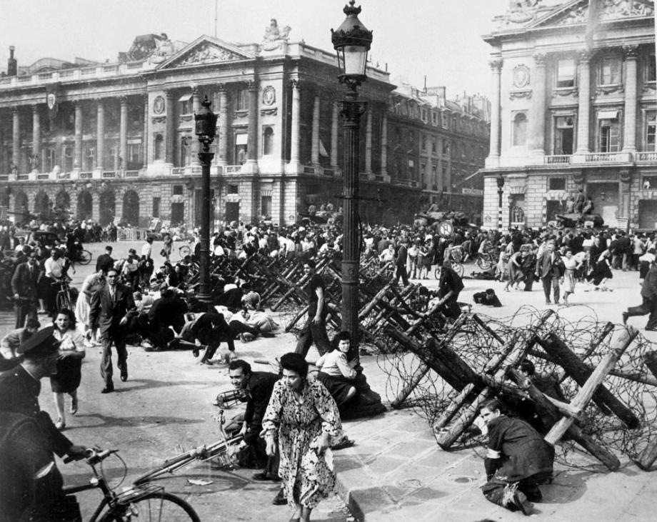 Snipers Atop the Arc de Triomphe