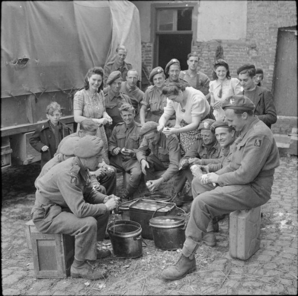 French Women Help British Troops