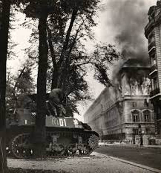 ALLIED TROOPS IN PARIS ATTACKING GERMANS