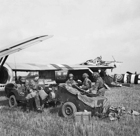 Unloading a Horsa Glider