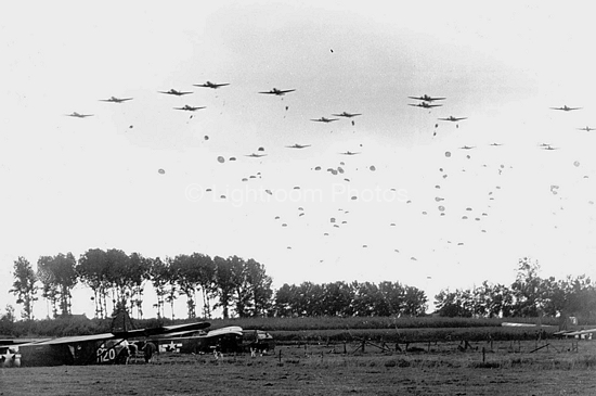 82nd Airborne Division Dropping