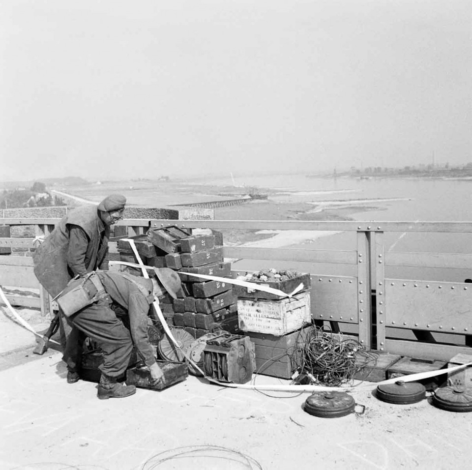 British engineers removing the charge