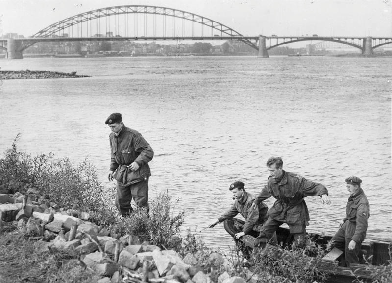 Captured British Paratroopers Escape