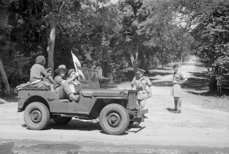 British Mainres Train in Jungle Warfare