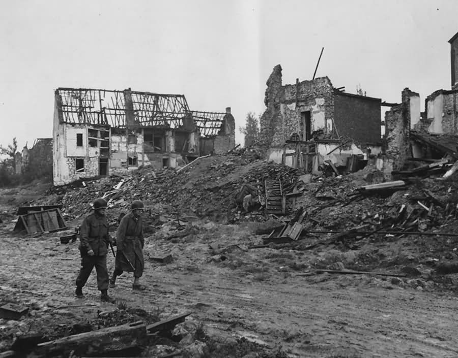 US Soldiers In Aachen Forest