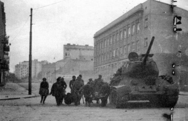 T-34-85s covering the evacuation