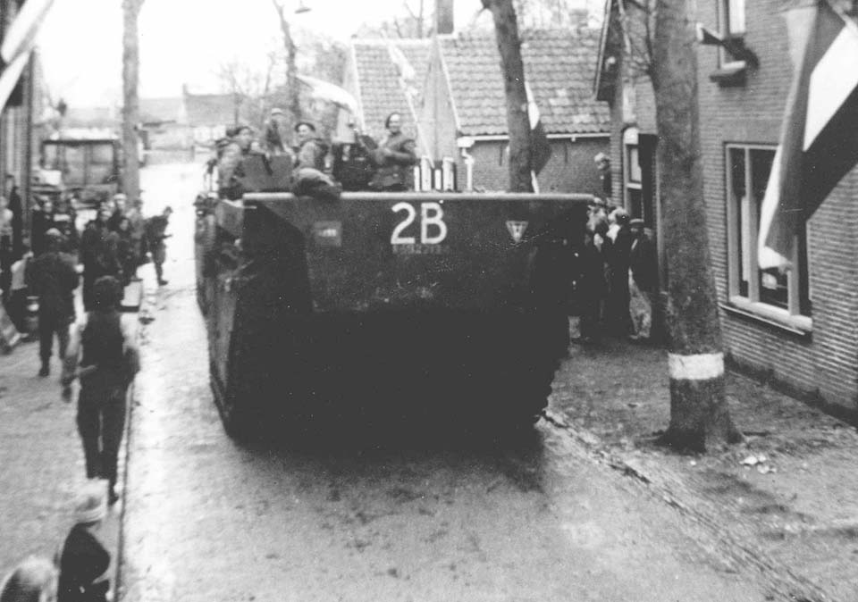 8 Commando Buffalo Enters Serooskerke