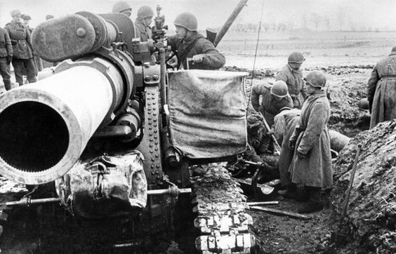 Crew of the Soviet 280-mm Mortars