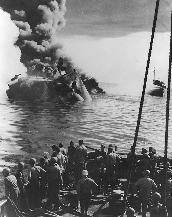 USS Mississinewa burns while sinking