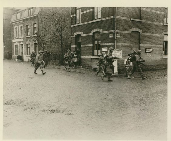 US 82nd Airborne Division Arrives