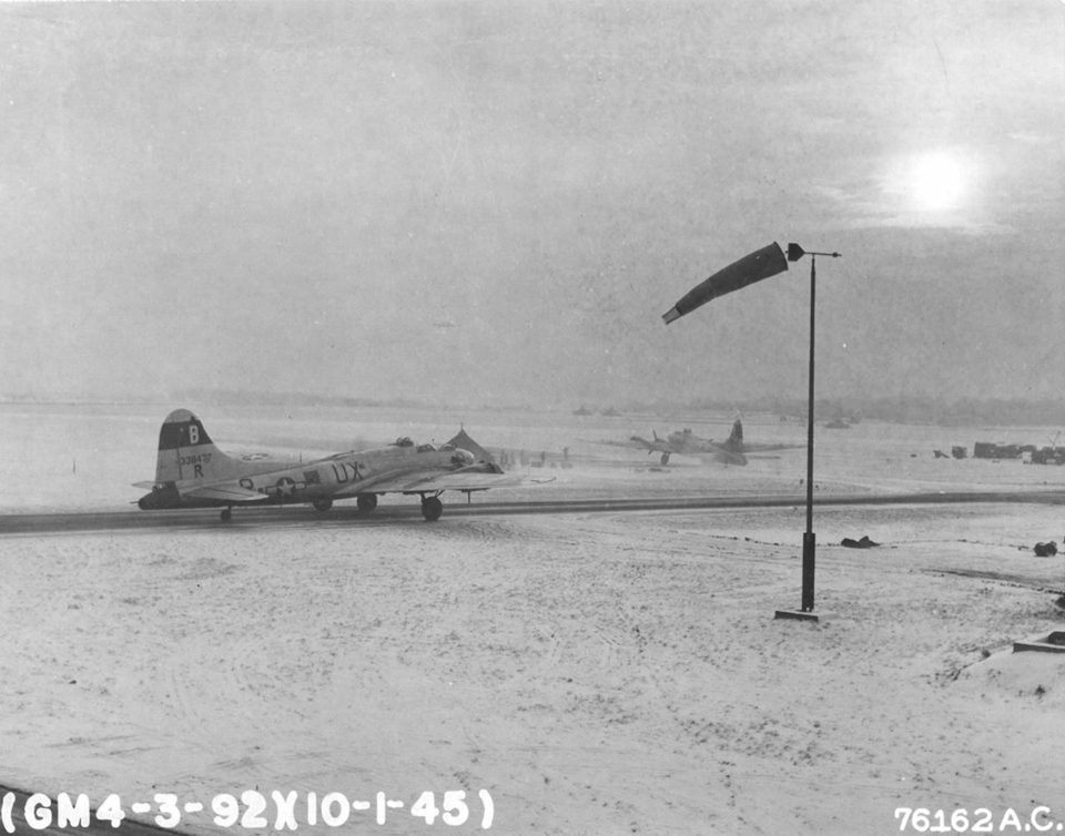 B-17G Taxis For Take-off