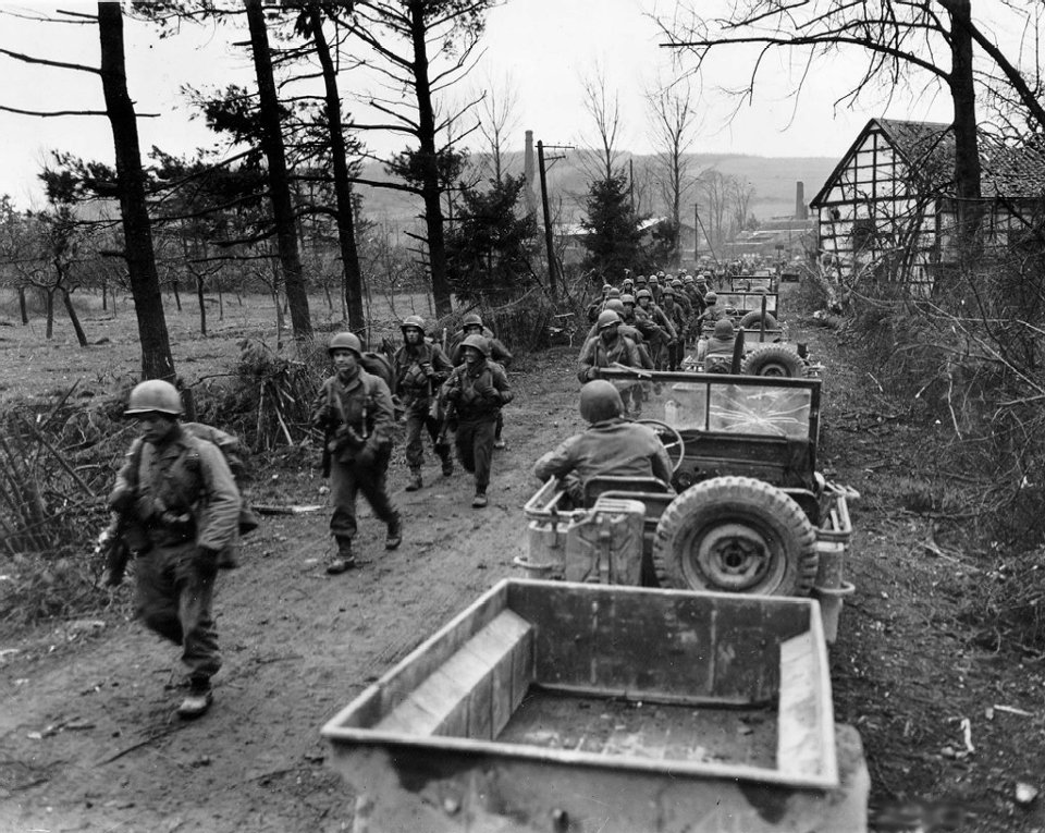 1st Infantry Division Moving toward Frauwllesheim