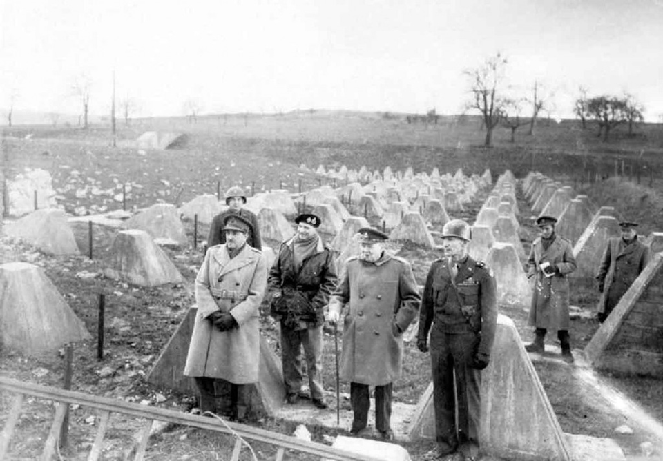 Churchill At the Siegfried Line