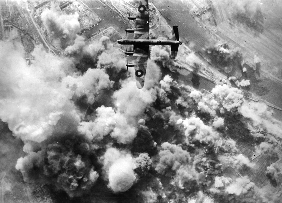 Avro Lancaster Bombing a Target