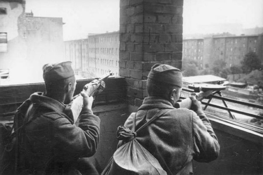 Russian troops fighting in Berlin