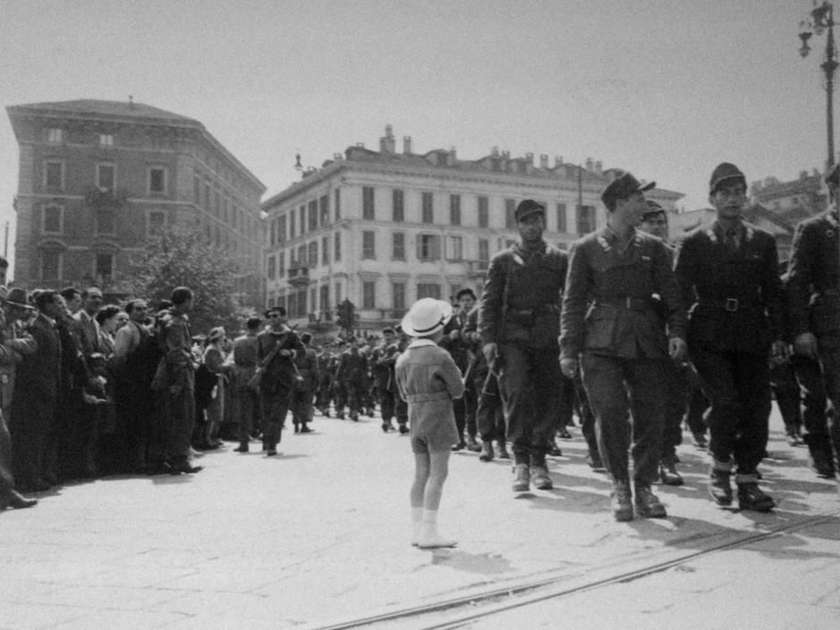 Marching the Germans through Milan