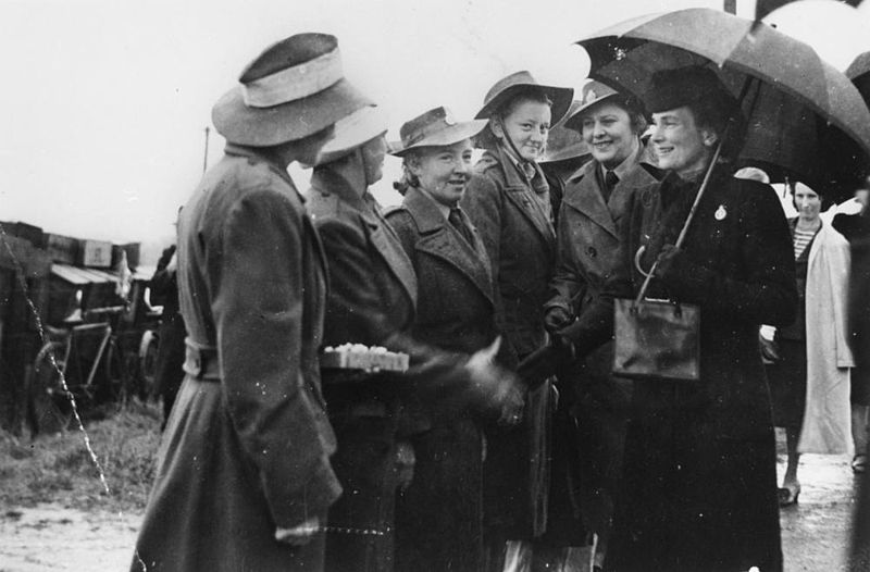 Duchess of Gloucester chats with members of the Australian Womens Land Army