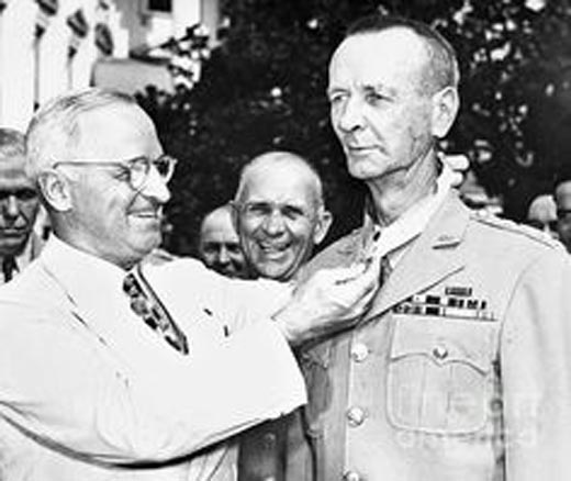 Gen Wainwright Receives Medal of Honor